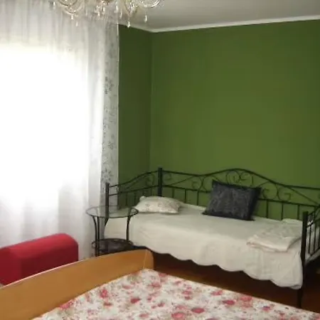 Oberamsel Apartment *